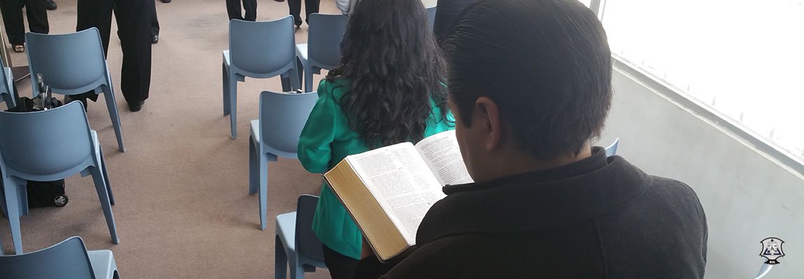 Predicas y lectura de la Biblia Quito Ecuador